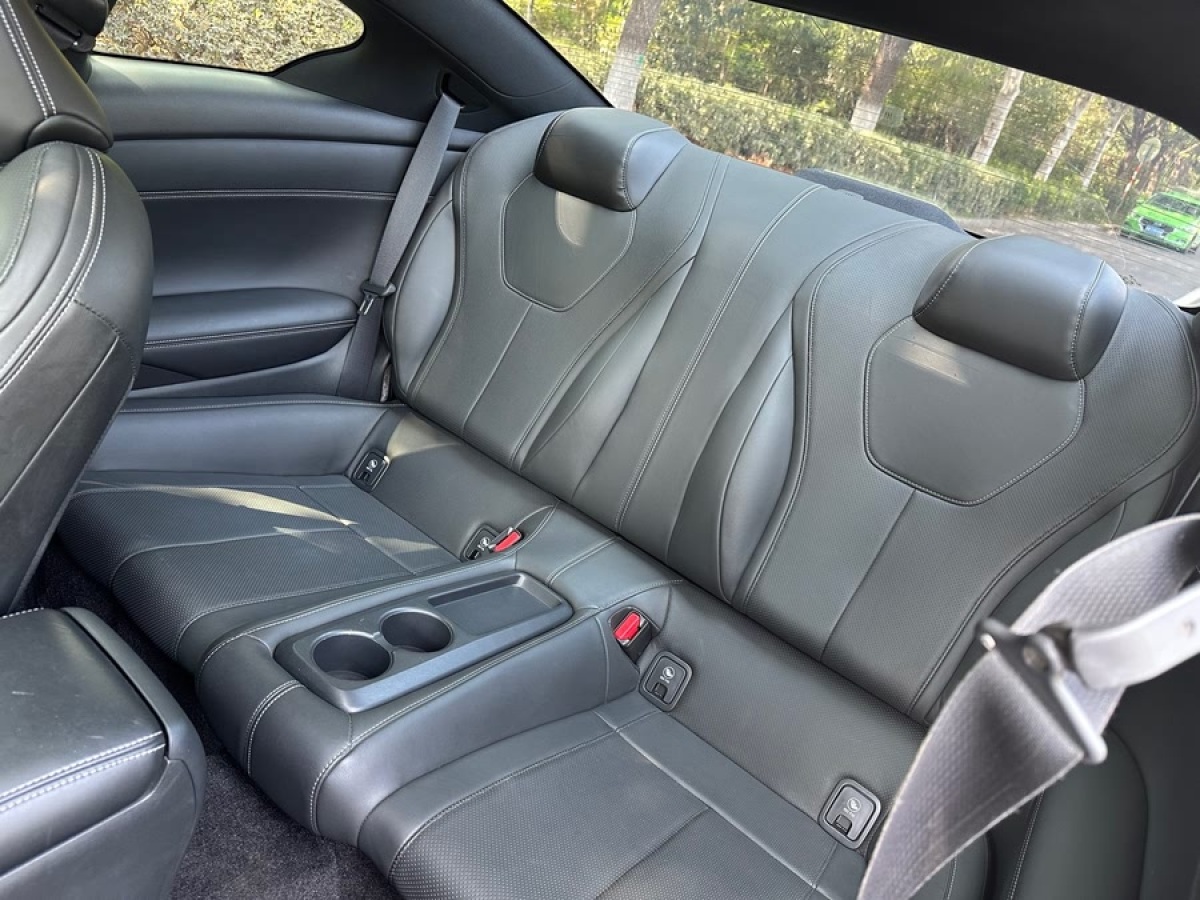 英菲尼迪 Q60  2019款 S 2.0T 豪華運(yùn)動版圖片