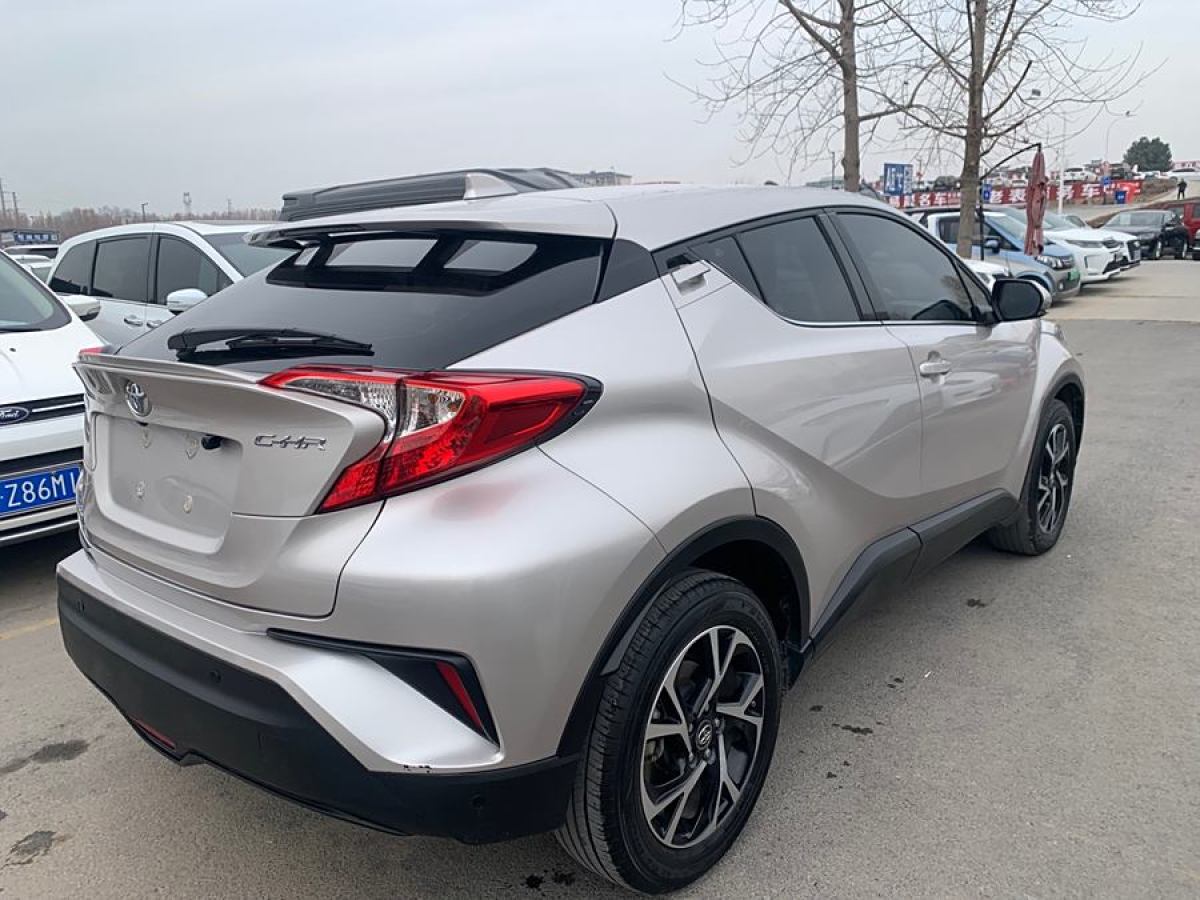 豐田 C-HR  2020款 2.0L 領(lǐng)先版圖片