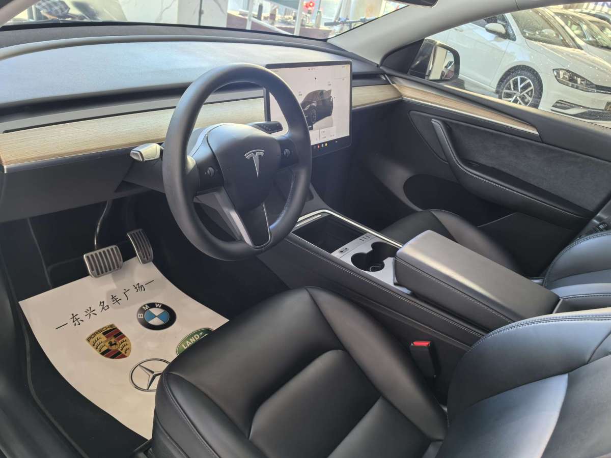 特斯拉 Model 3  2021款 改款 標(biāo)準(zhǔn)續(xù)航后驅(qū)升級版圖片