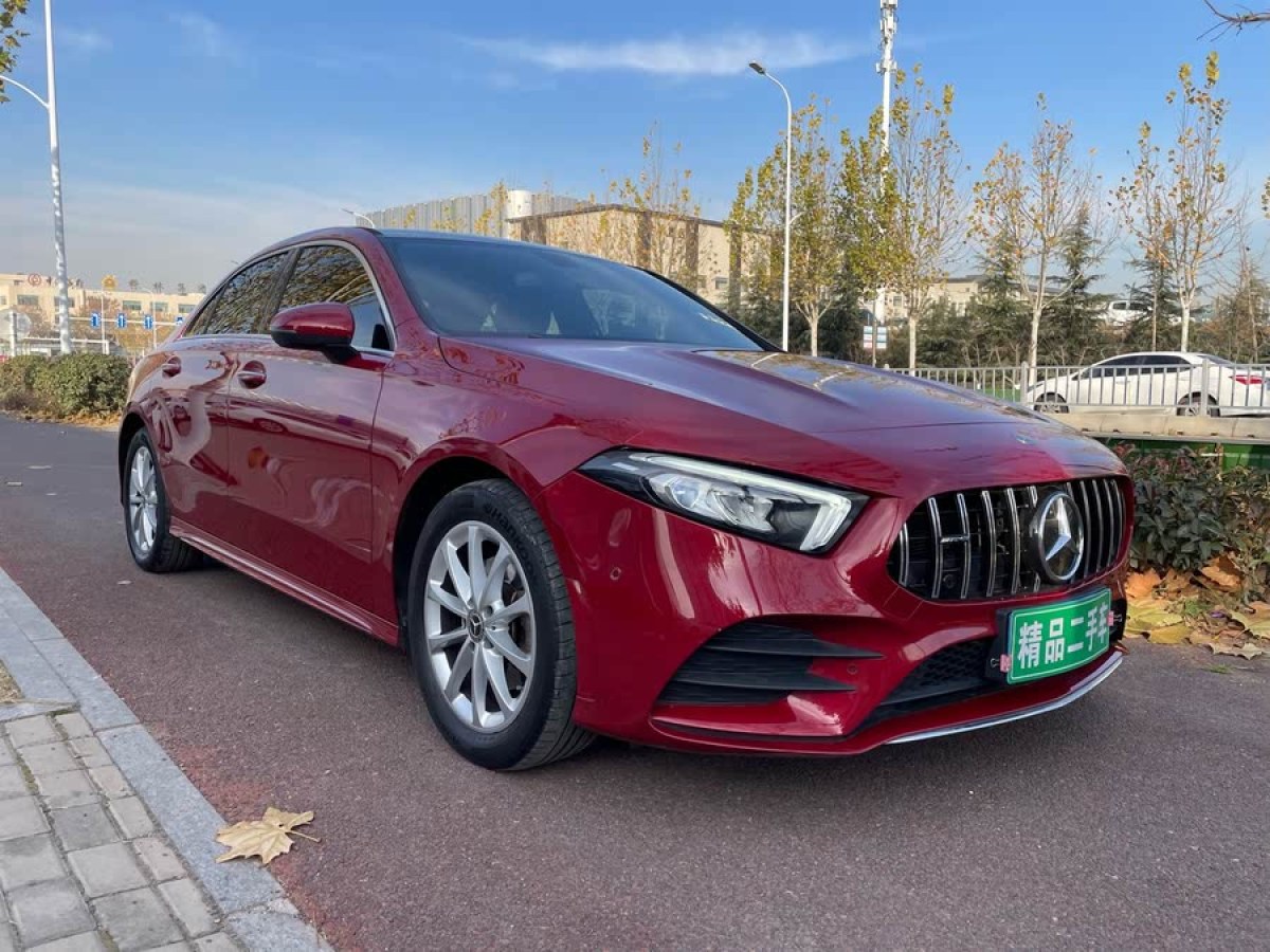 奔馳 奔馳A級  2020款 改款 A 200 L 運動轎車動感型圖片