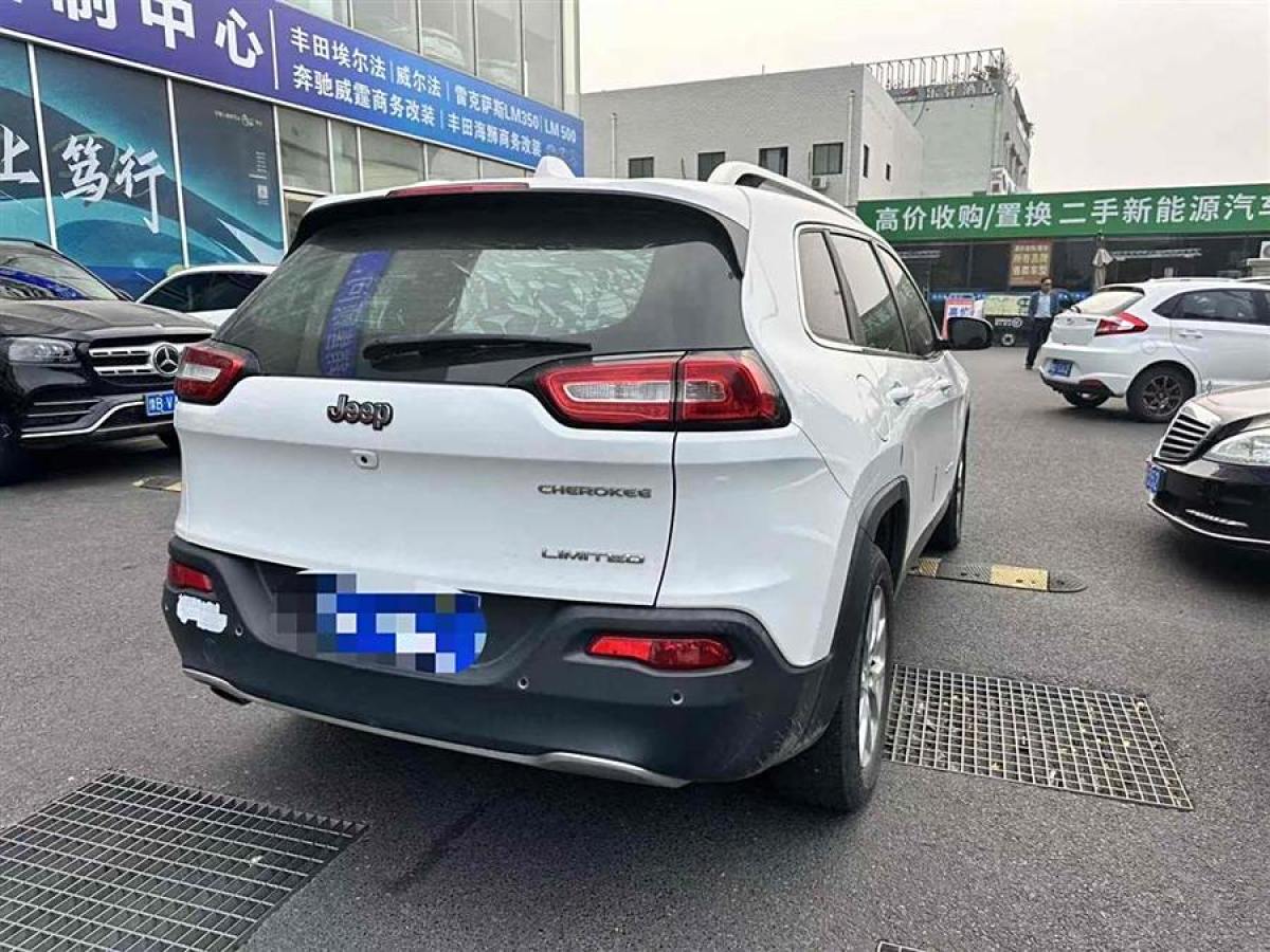 Jeep 自由光  2017款 2.0L 優(yōu)越版圖片