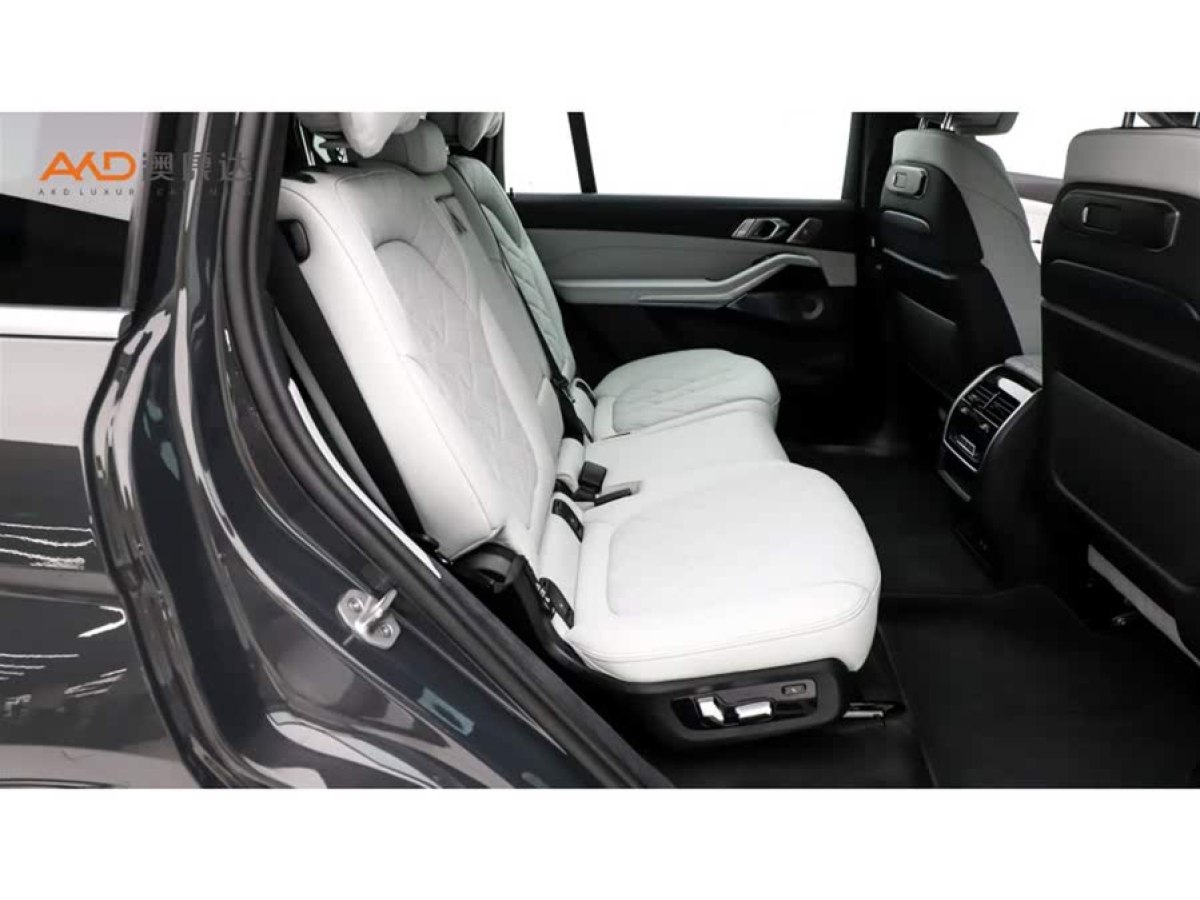 寶馬 寶馬X7  2023款 xDrive40i 領(lǐng)先型豪華套裝圖片