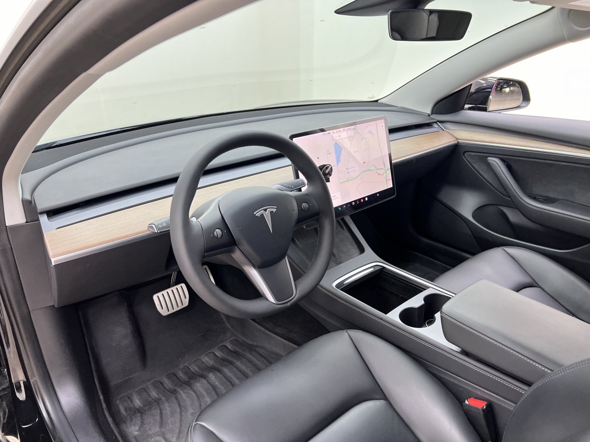 2021年2月特斯拉 Model 3  2019款 Performance高性能全輪驅(qū)動版