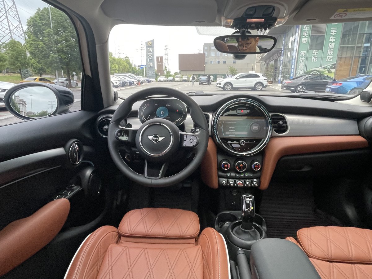 2022年9月MINI MINI  2022款 改款 2.0T COOPER S 藝術(shù)家 五門版