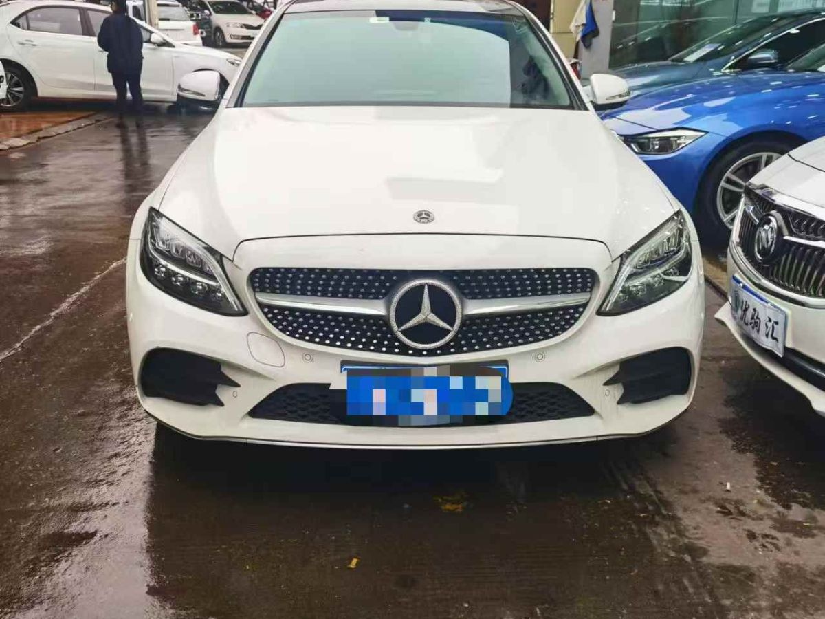 奔馳 奔馳A級  2019款  A 220 L 4MATIC 運(yùn)動轎車圖片