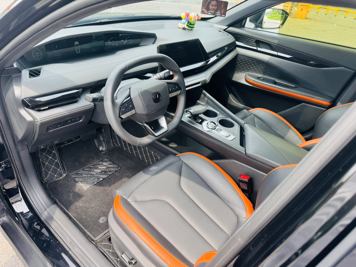 長安 長安UNI-V  2023款 1.5T 尊享型圖片