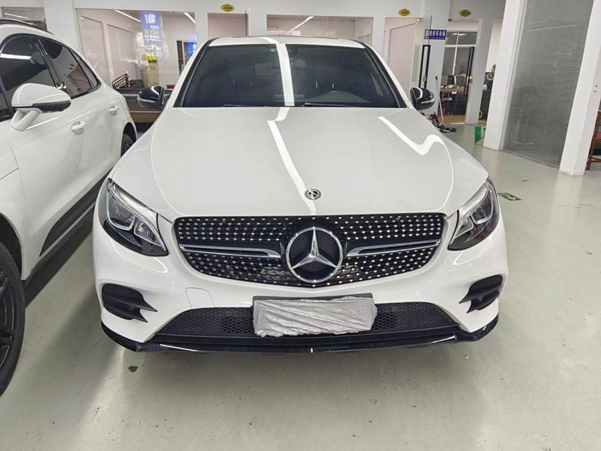 2019年1月奔馳 奔馳GLC  2023款 GLC 300 4MATIC 轎跑SUV