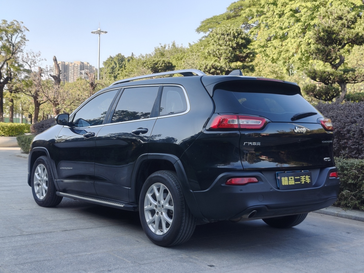 Jeep 自由光  2016款 2.0L 優(yōu)越版圖片