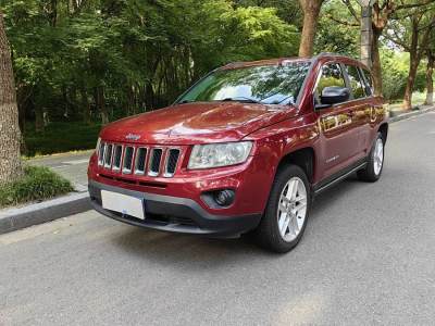 2012年12月 Jeep 指南者(進(jìn)口) 2.4L 四驅(qū)豪華導(dǎo)航版圖片