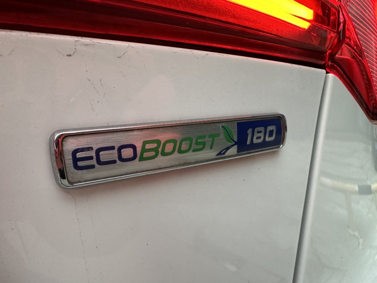 2022年07月福特 ?？怂? 2022款 兩廂 EcoBoost 180 自動(dòng)ST Line