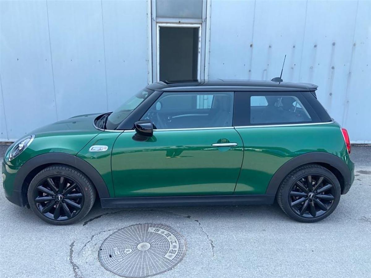 MINI MINI  2021款 2.0T COOPER S 經(jīng)典派圖片