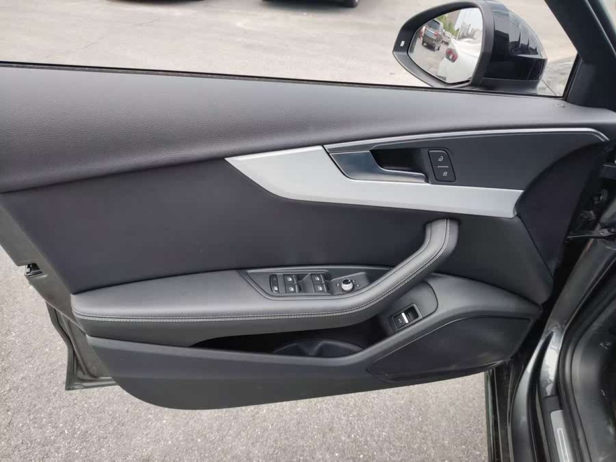 奧迪 奧迪A4L  2022款 40 TFSI 豪華動感型圖片