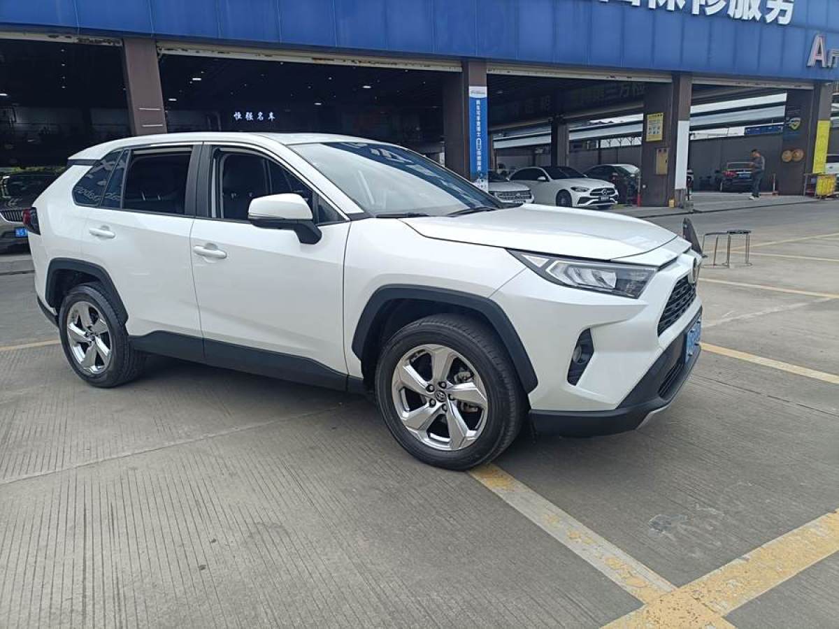 豐田 RAV4榮放  2020款 2.0L CVT兩驅(qū)風(fēng)尚版圖片