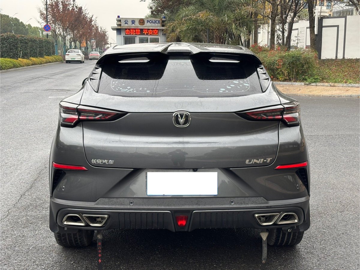 長(zhǎng)安 UNI-T  2022款 1.5T 尊貴型圖片