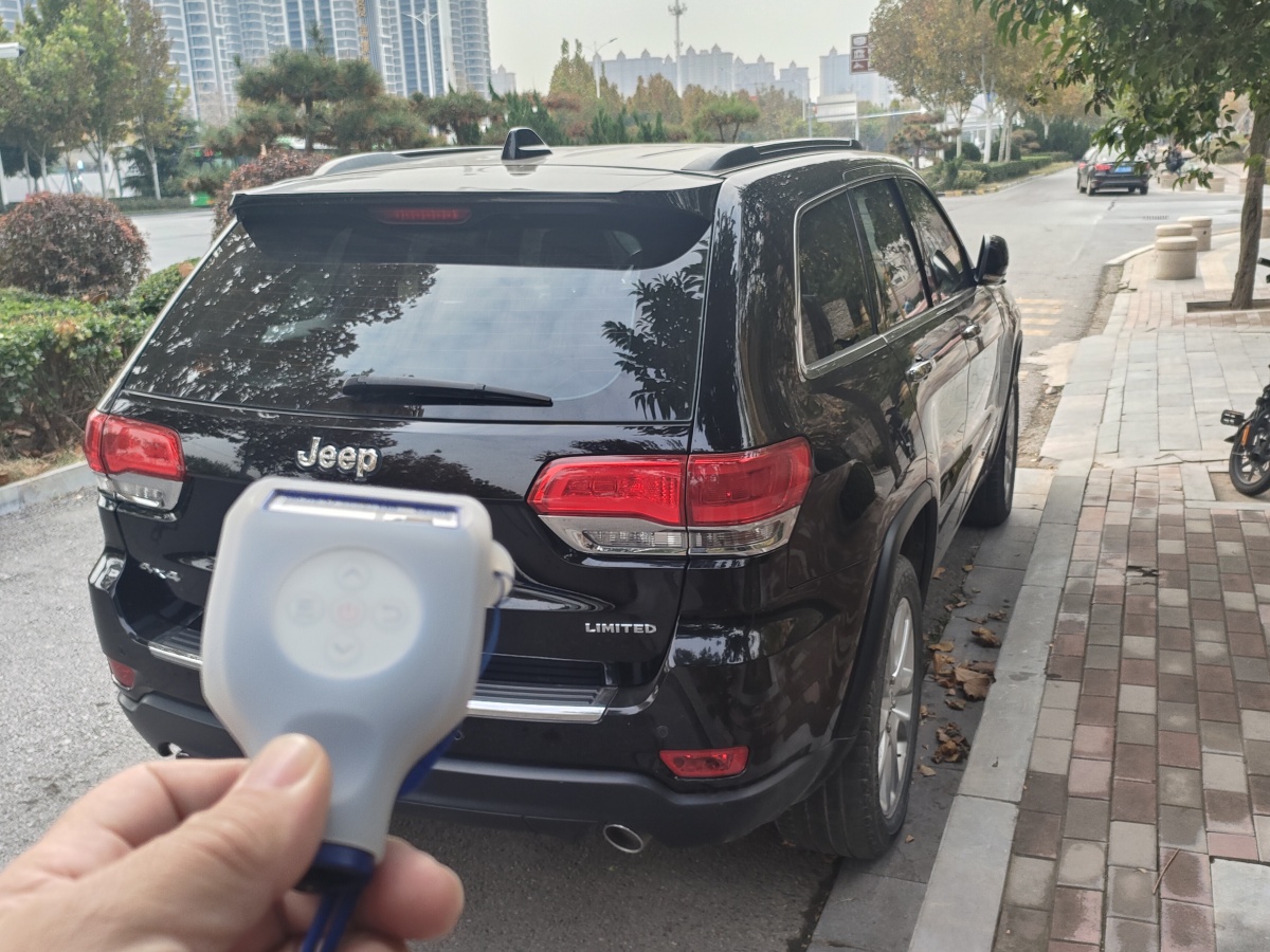 Jeep 大切諾基 圖片