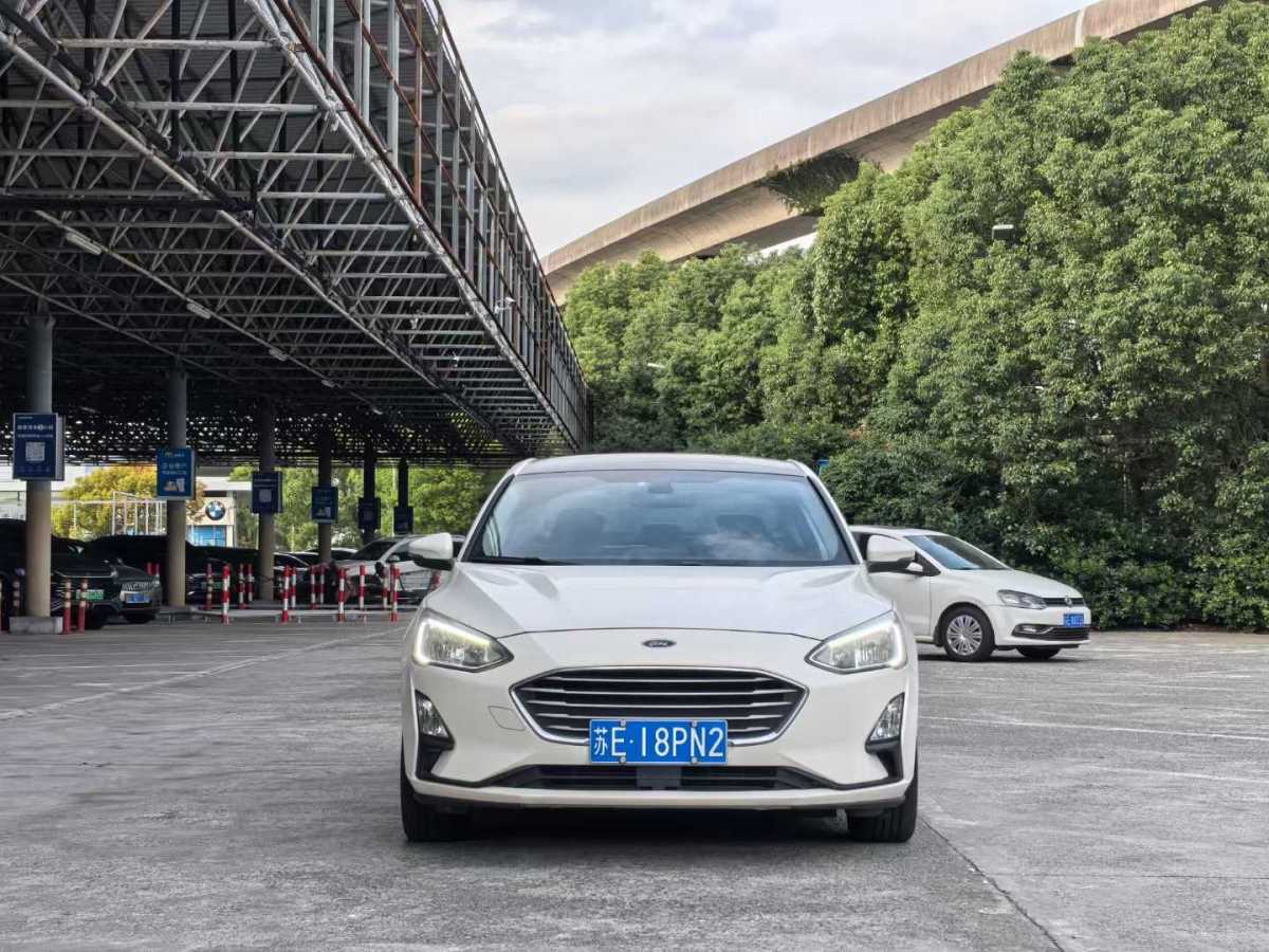 福特 ?？怂? 2019款 三廂 EcoBoost 180 自動鋒潮型圖片