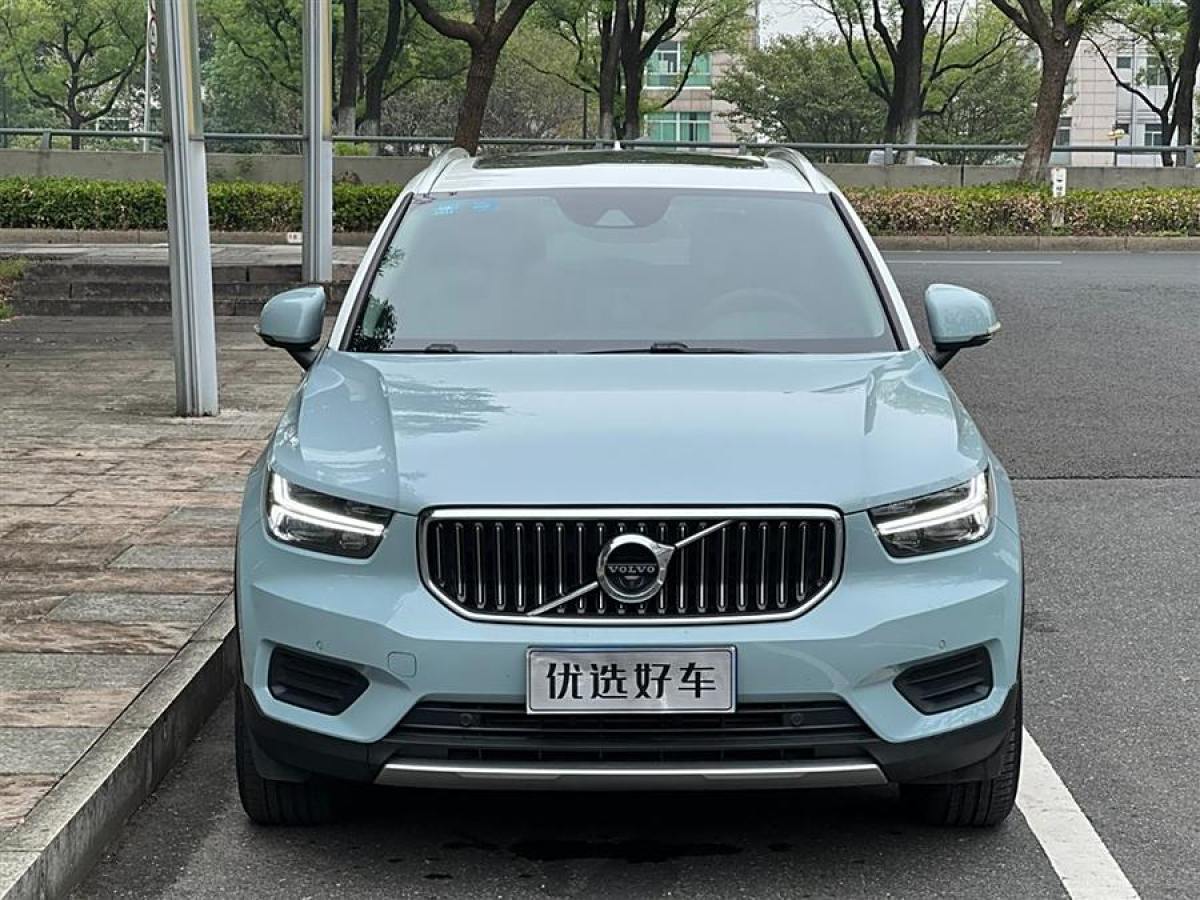 沃爾沃 XC40  2019款 T4 四驅(qū)破曉冰雪白圖片