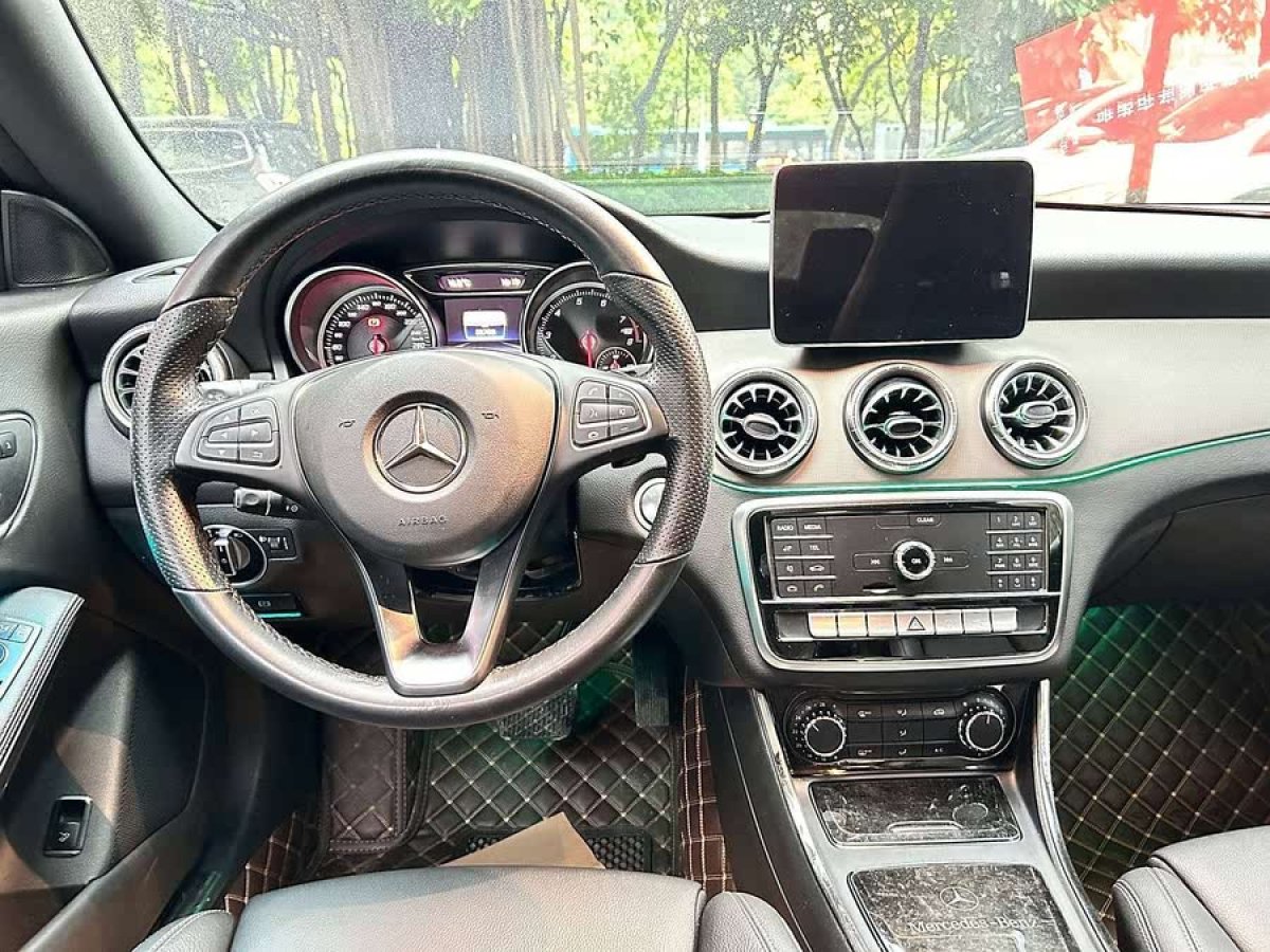 奔馳 奔馳CLA級(jí)  2018款 CLA 200 動(dòng)感型圖片