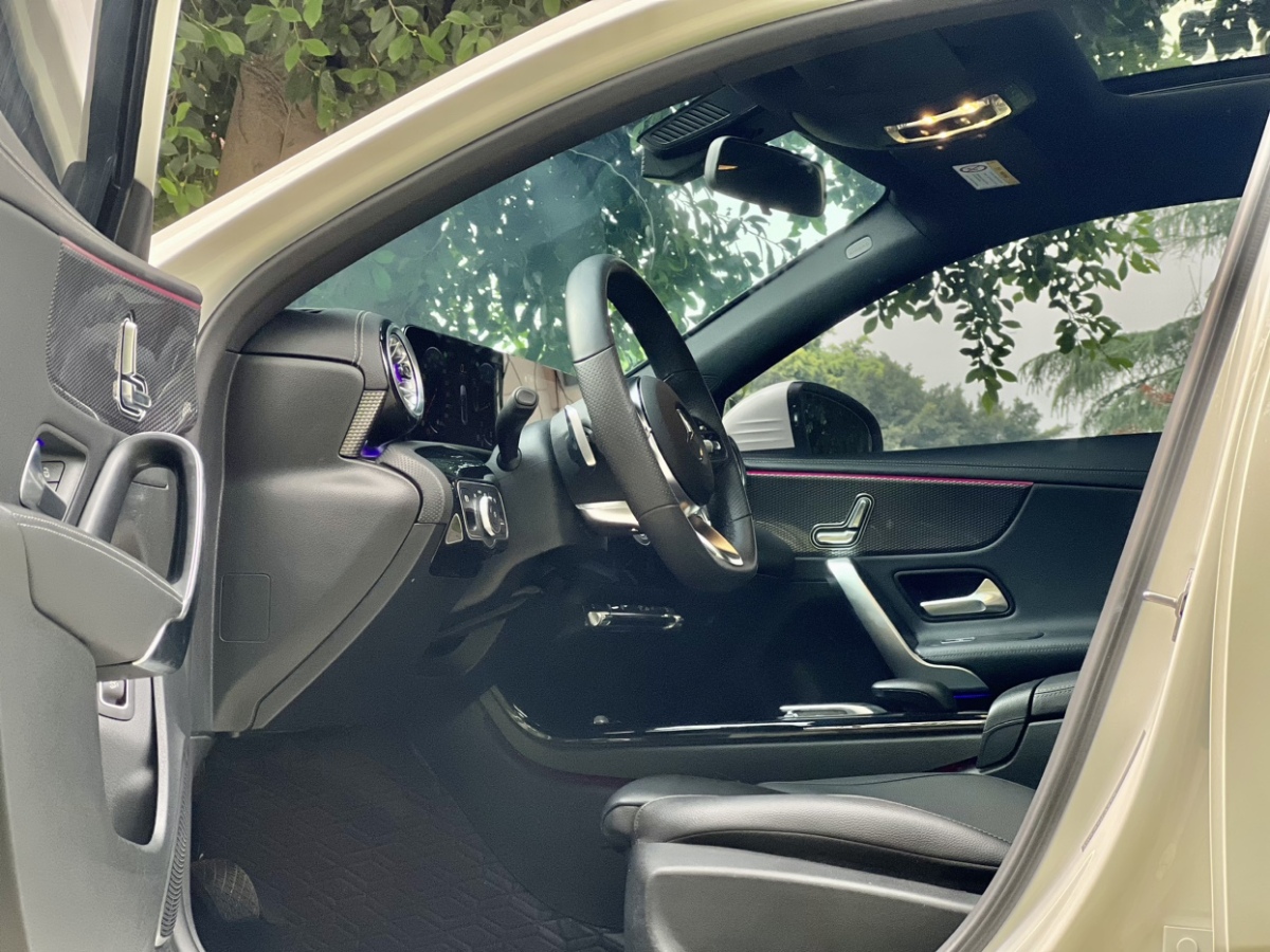 2022年06月奔驰 奔驰A级  2020款 改款 A 200 L 运动轿车动感型
