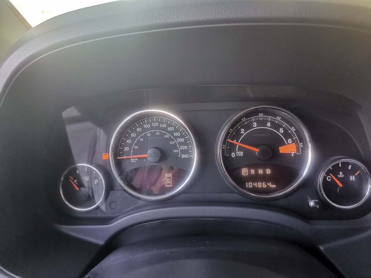 Jeep 指南者  2014款 改款 2.4L 四驅(qū)豪華導(dǎo)航版圖片