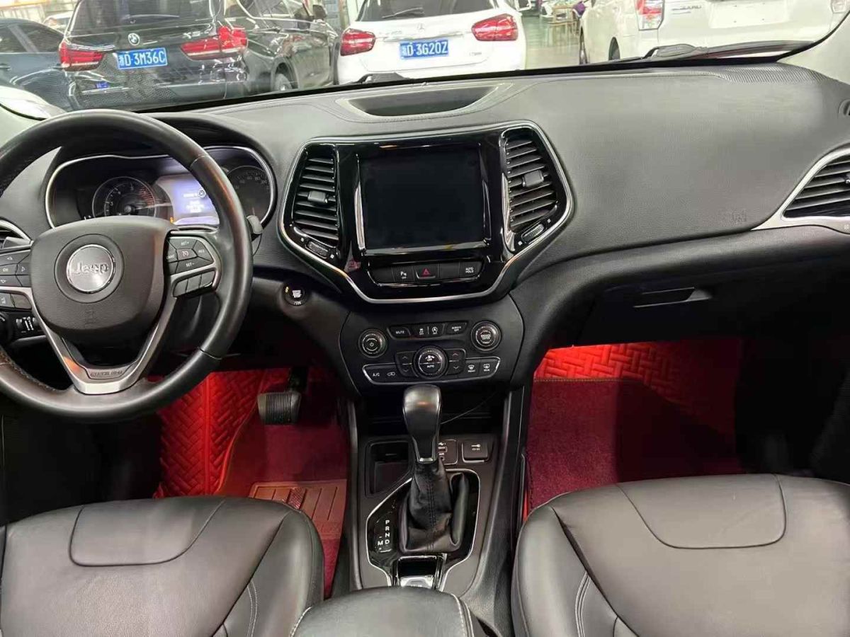 Jeep 自由光  2019款 2.0L 兩驅(qū)優(yōu)享版圖片