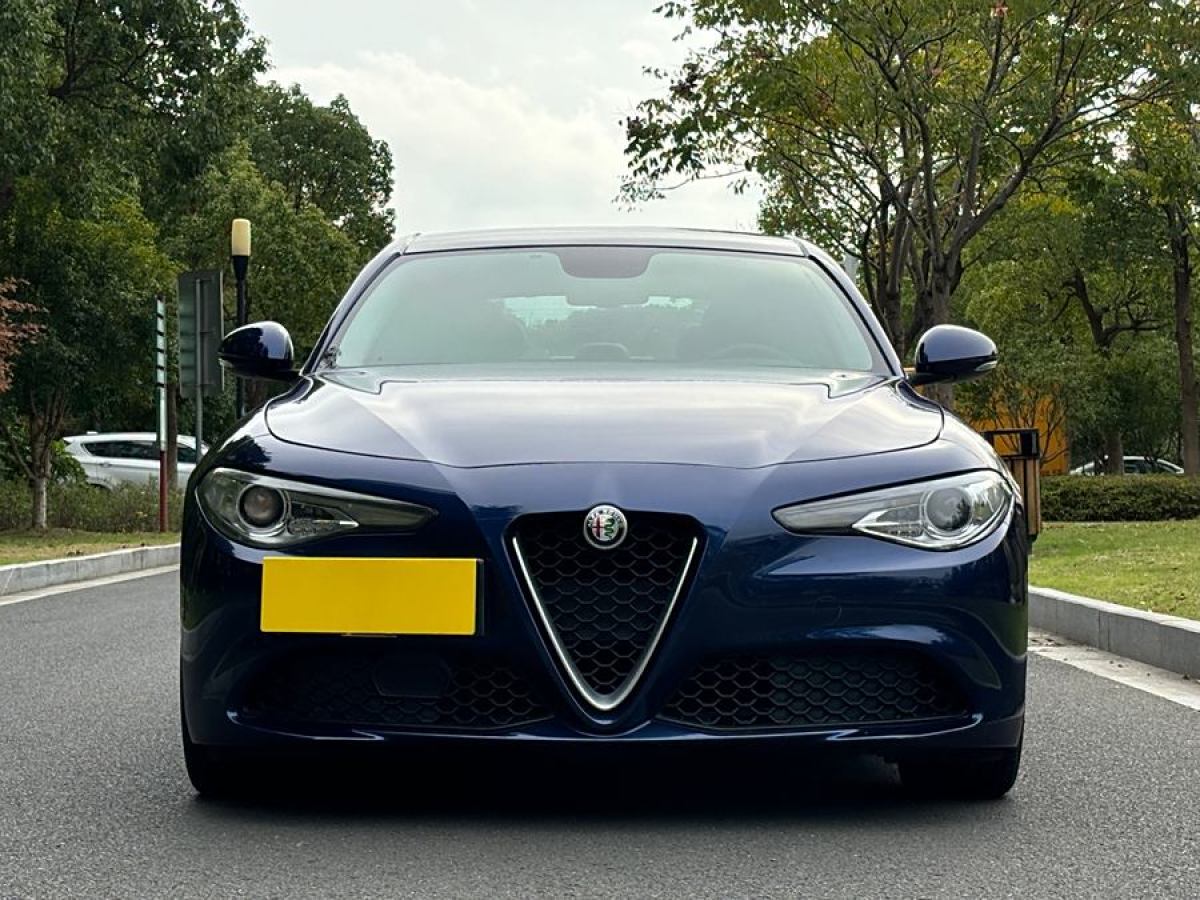 阿爾法·羅密歐 Giulia  2018款 2.0T 200HP 豪華版 碳纖維限量版圖片