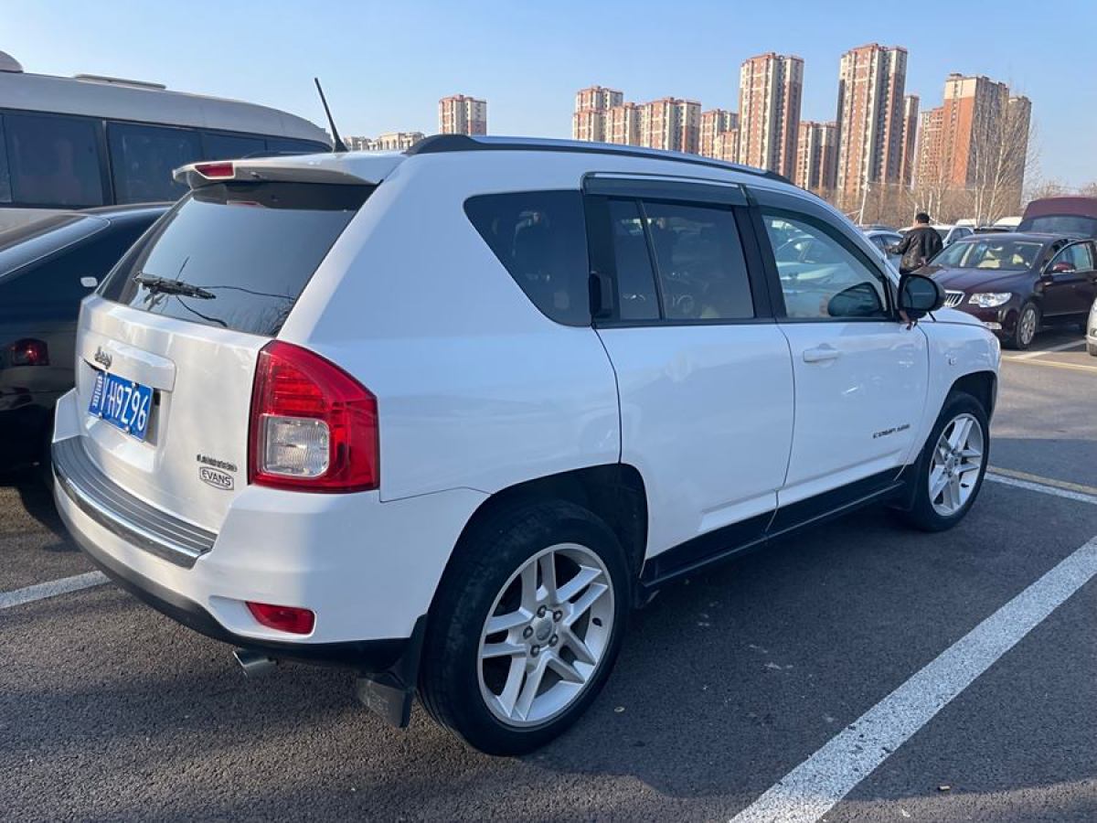 Jeep 指南者  2013款 2.4L 四驅(qū)運(yùn)動(dòng)版圖片