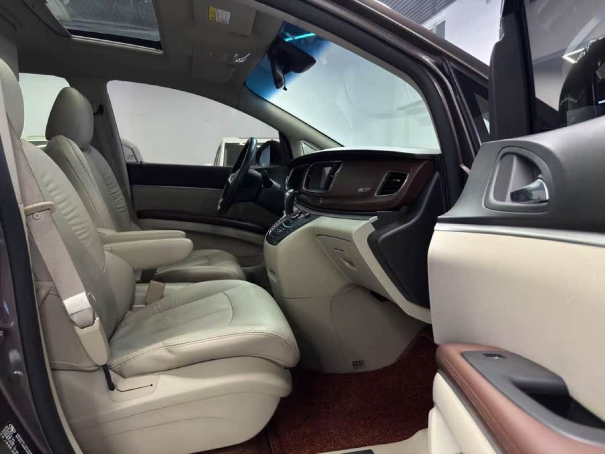 別克 GL8  2014款 3.0L XT豪華商務(wù)旗艦版圖片