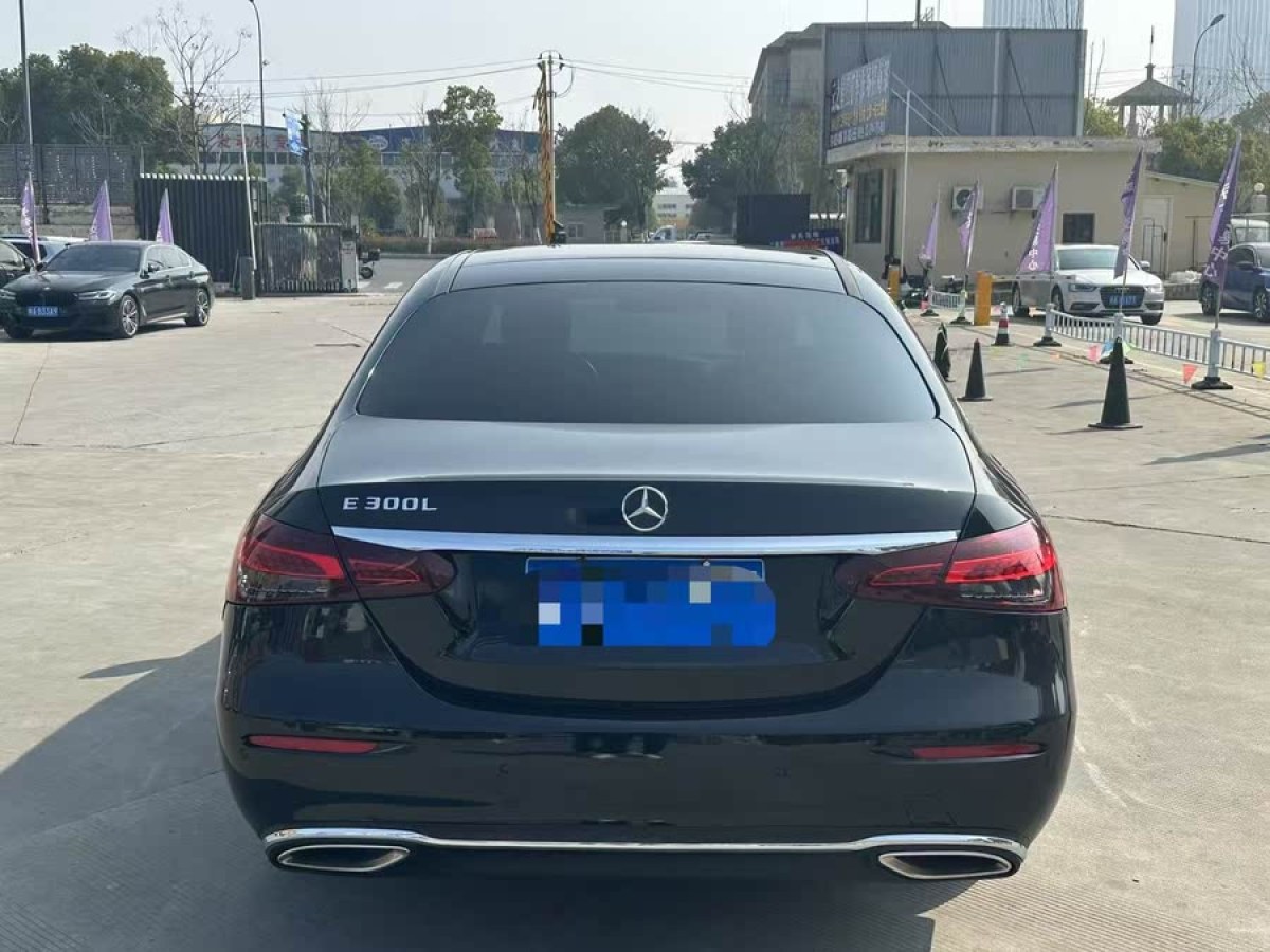 奔馳 奔馳E級  2019款 改款 E 300 L 時尚型圖片