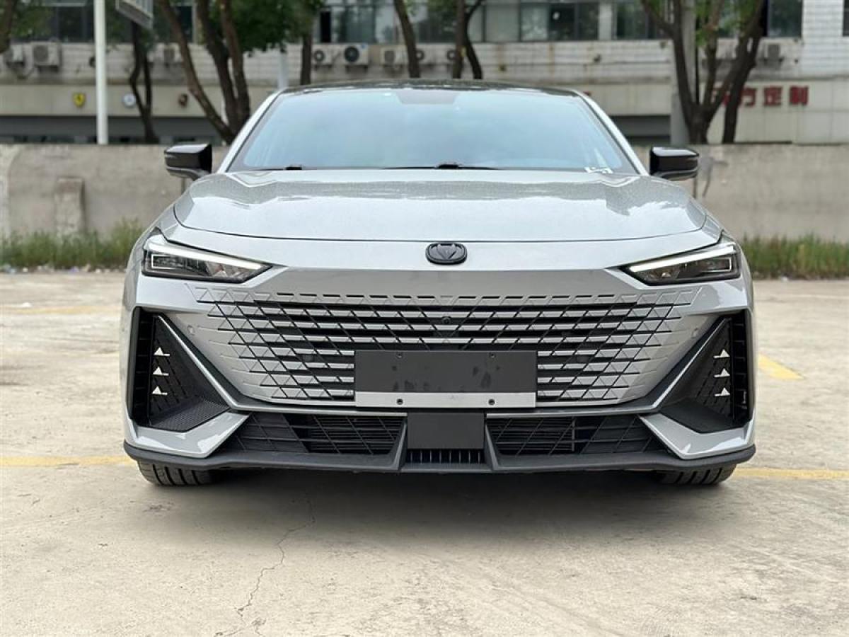 長安 長安UNI-V  2022款 1.5T 尊貴型圖片