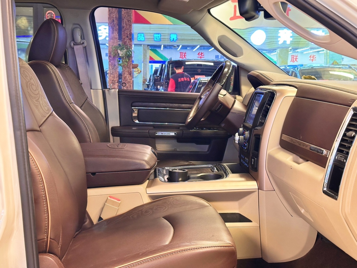 道奇 Ram  2017款 長(zhǎng)角號(hào) 5.7L 加長(zhǎng)版圖片