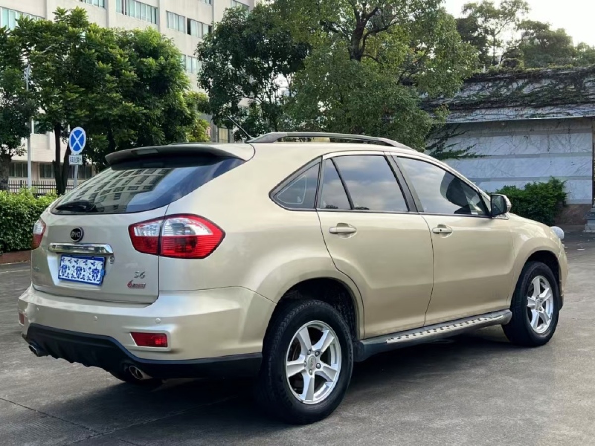 比亞迪 S6  2014款 2.4L 自動尊貴型 5座圖片