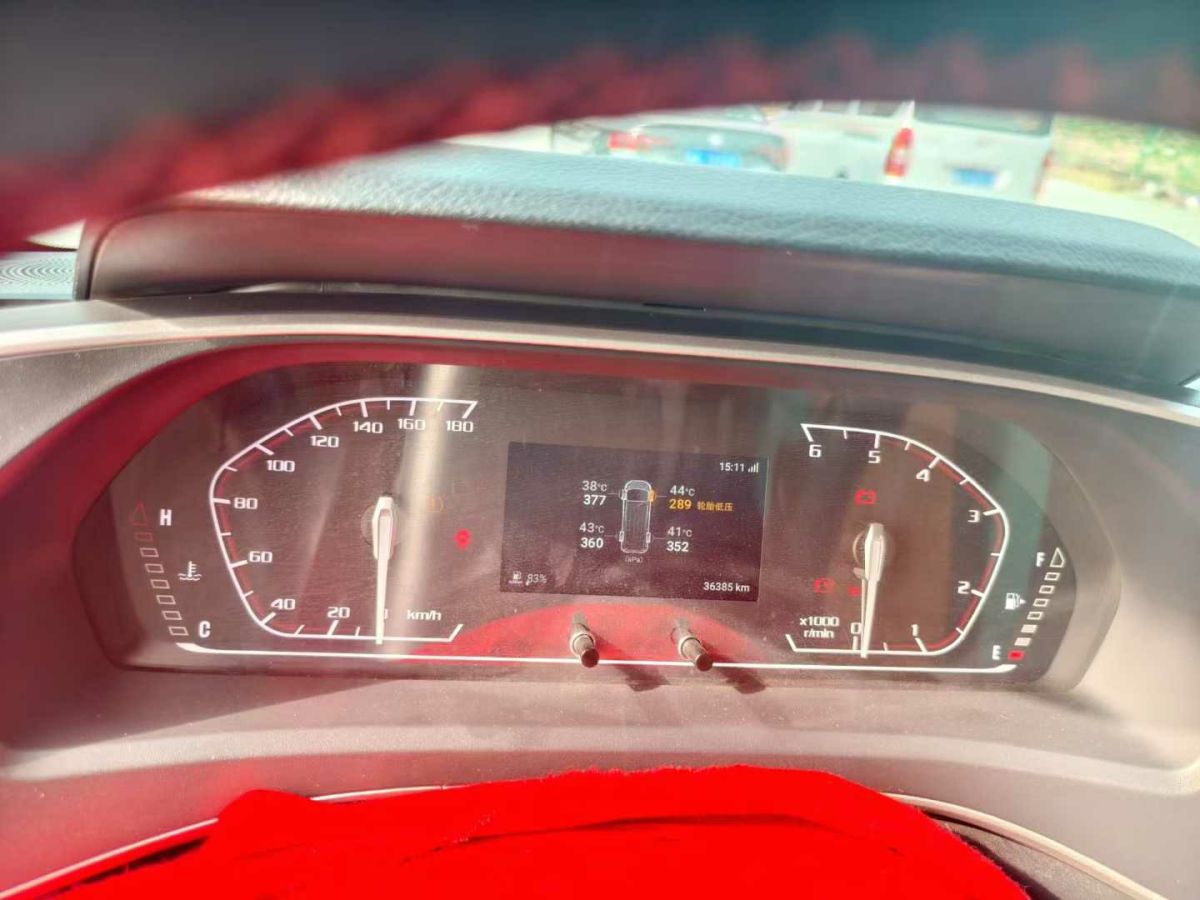 上汽大通 V80  2023款 2.0T AMT經(jīng)典城配王長軸高頂3座圖片