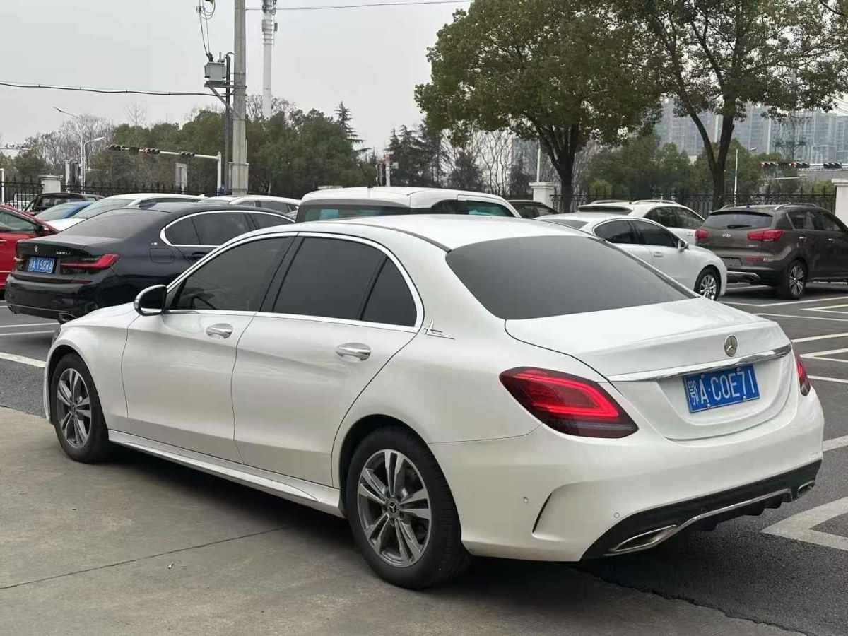 奔馳 奔馳A級(jí)  2019款  A 220 L 4MATIC 運(yùn)動(dòng)轎車圖片