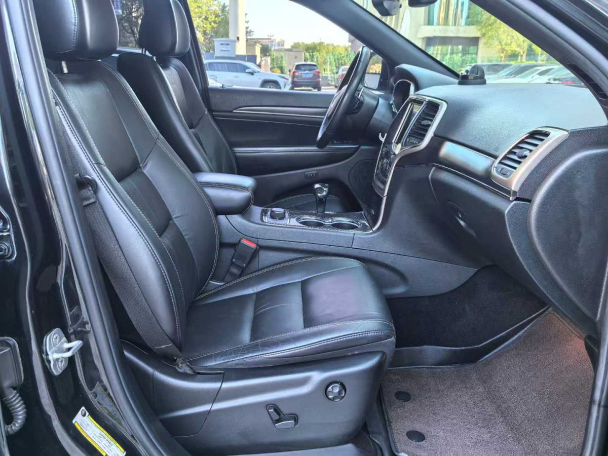 Jeep 大切諾基  2014款 3.0L 旗艦尊悅版圖片