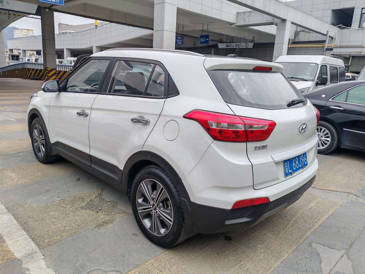 現(xiàn)代 ix25  2015款 1.6L 自動(dòng)兩驅(qū)智能型GLS圖片