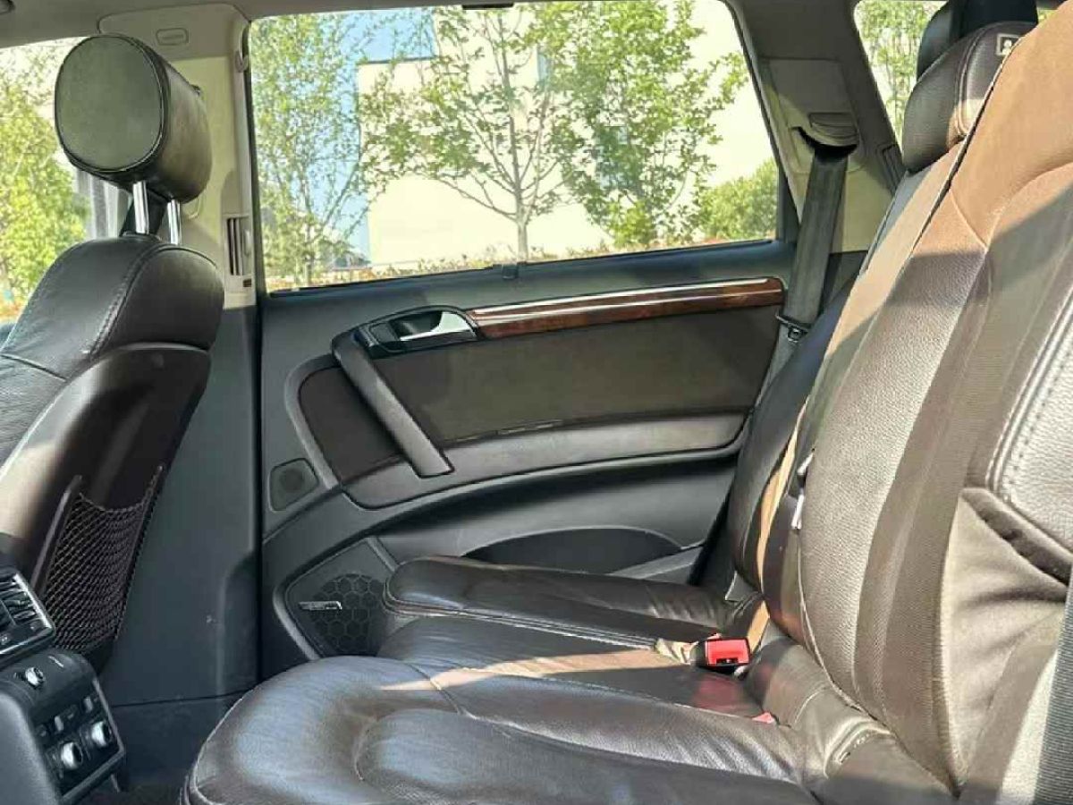 奧迪 奧迪Q7  2013款 Q7 35TDI quattro 領(lǐng)先型圖片