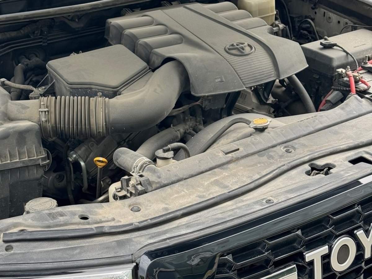 2015年1月丰田 兰德酷路泽  2015款 4.0L V6 中东低配版