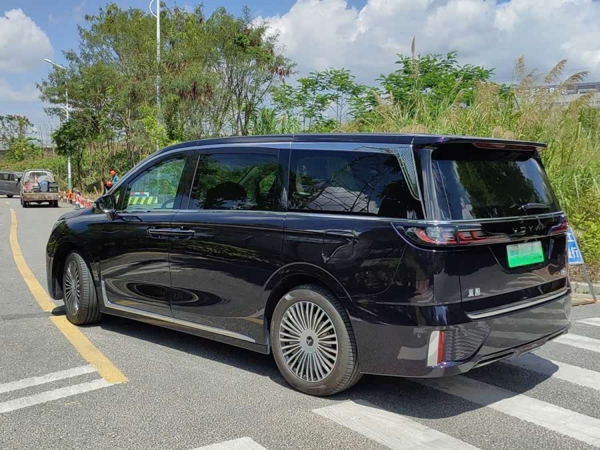 嵐圖 夢想家  2025款 PHEV 四驅(qū)卓越鯤鵬版圖片