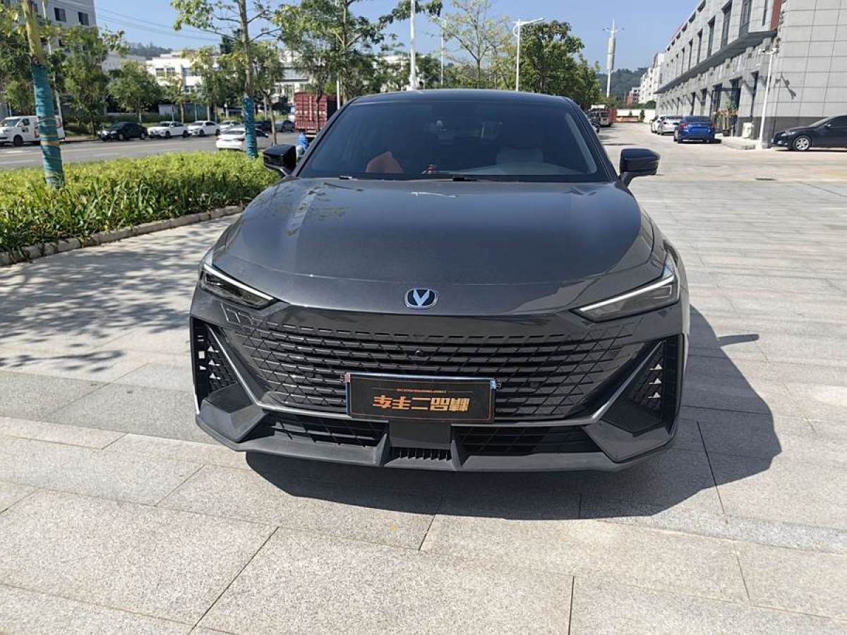 長(zhǎng)安 長(zhǎng)安UNI-V  2023款 1.5T 尊貴型圖片