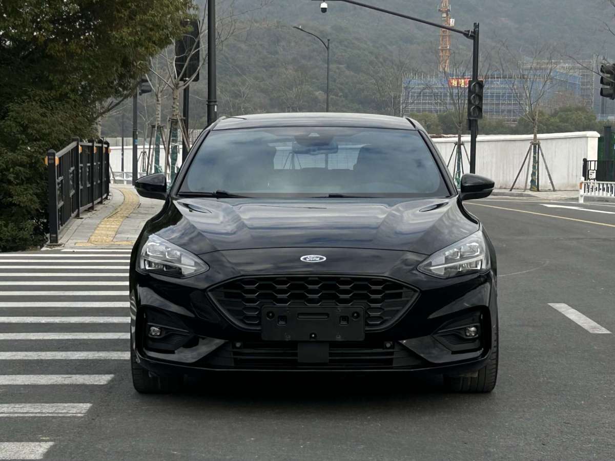 福特 福克斯  2021款 兩廂 EcoBoost 180 自動(dòng)ST Line圖片