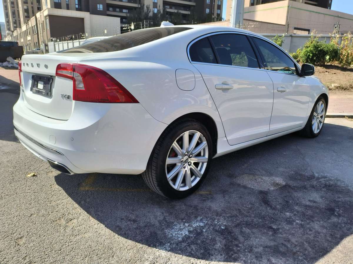 沃爾沃 S60L新能源  2018款 E驅(qū)混動 T6進取版圖片