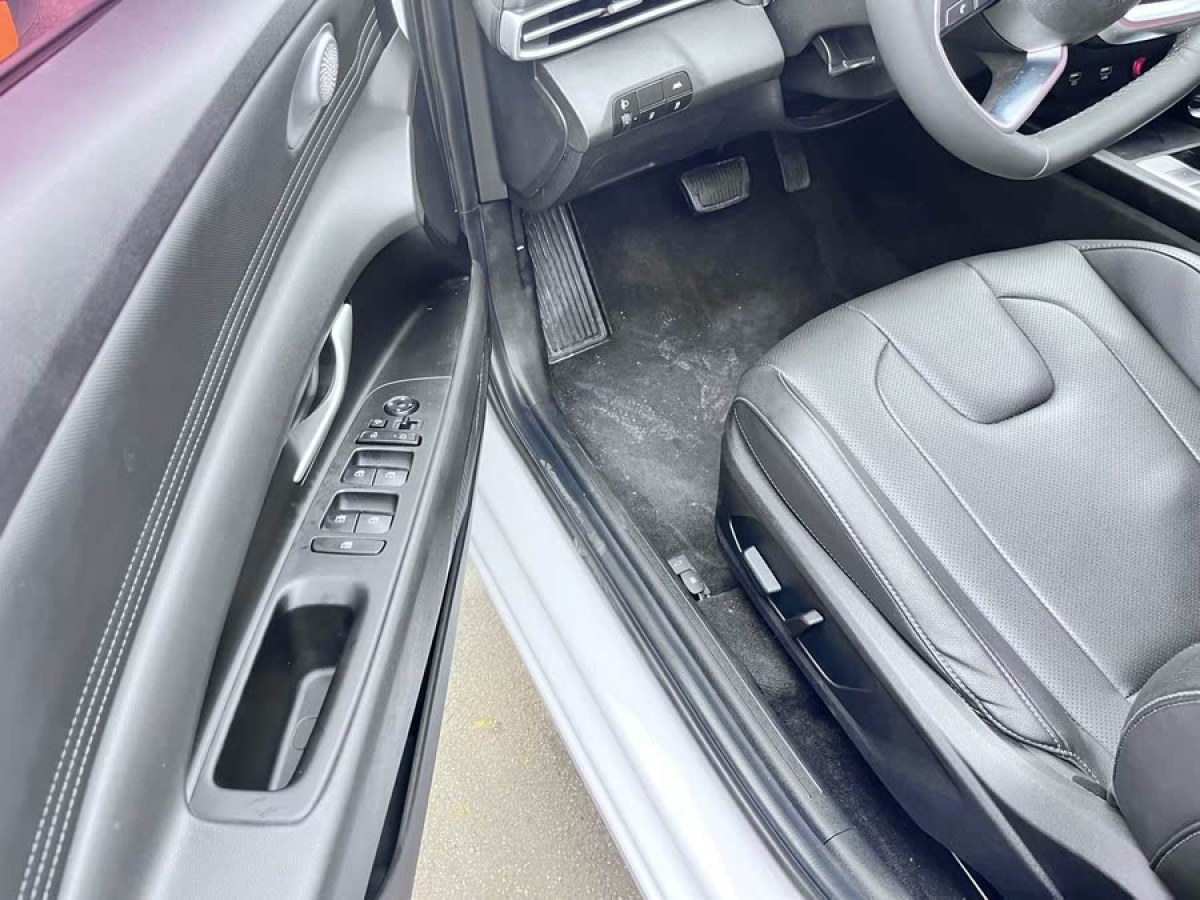 現(xiàn)代 伊蘭特  2021款 1.5L LUX尊貴版圖片