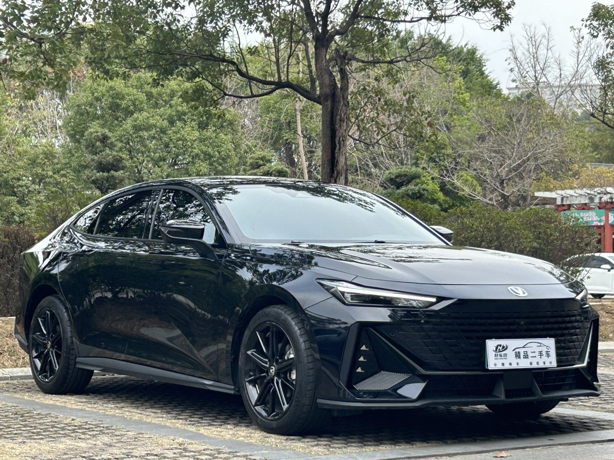 長安 長安UNI-V  2023款 1.5T 尊貴型圖片