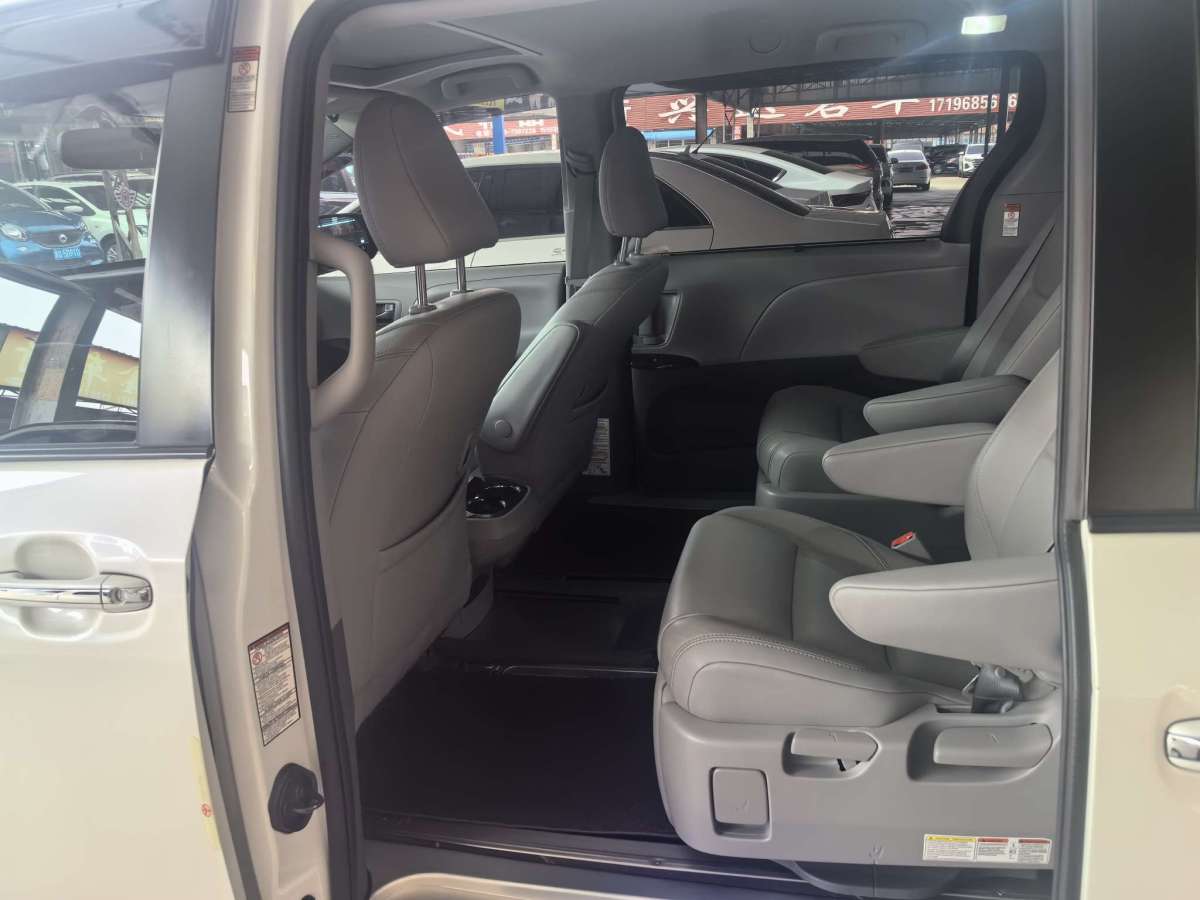 豐田 塞納  2015款 3.5L 兩驅(qū)LE圖片