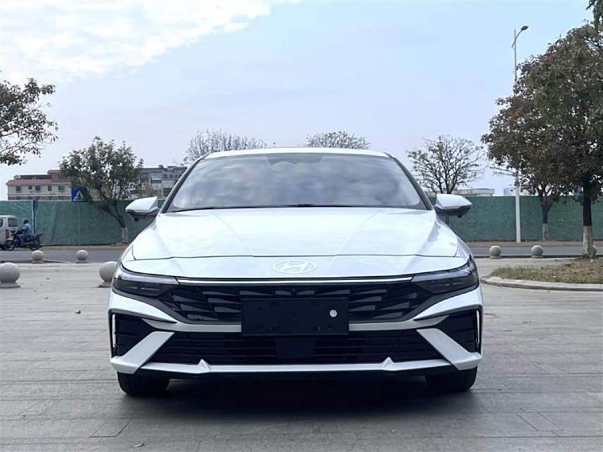 現(xiàn)代 伊蘭特  2023款 1.5L CVT LUX尊貴版圖片