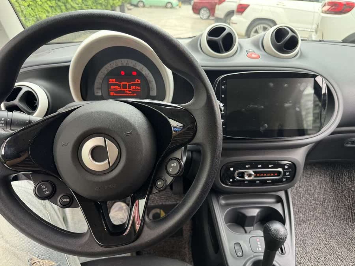 smart fortwo  2018款 1.0L 52千瓦硬頂靈動(dòng)版圖片