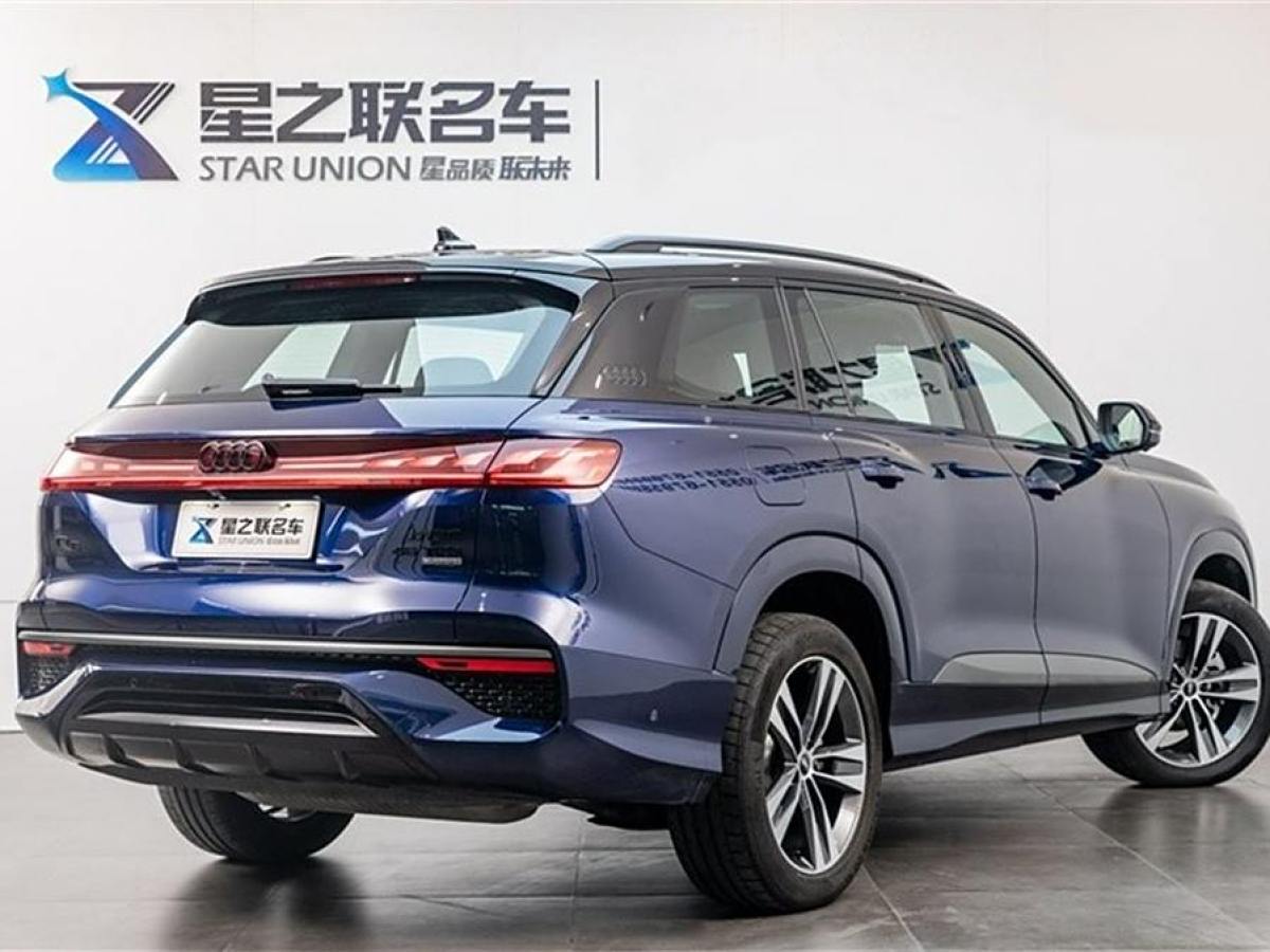 奧迪 奧迪Q6  2024款 45 TFSI quattro 齊云型 飛騎套裝 7座圖片