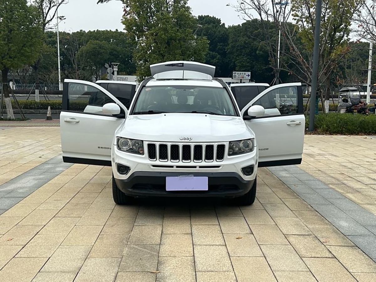 Jeep 指南者  2014款 2.4L 四驅(qū)蛇行珍藏版圖片