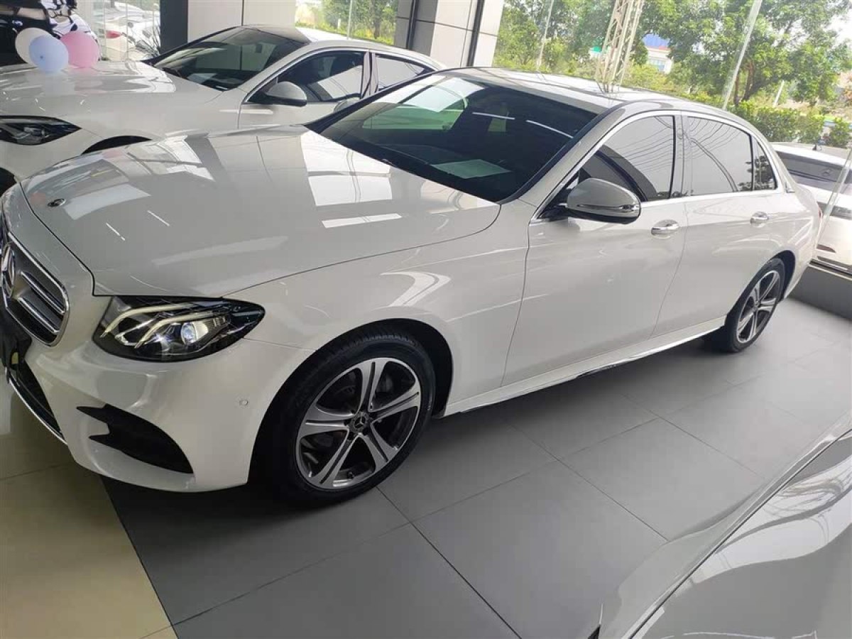 奔馳 奔馳E級(jí)  2019款 E 260 L 運(yùn)動(dòng)型圖片